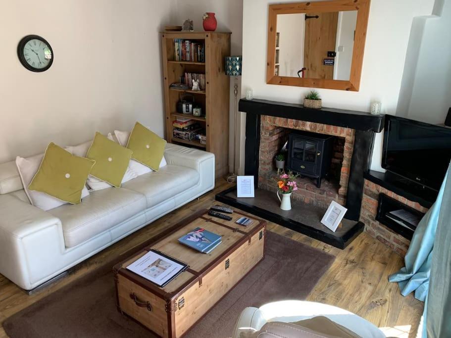 Award Winning Pet Friendly Paddock Cottage Whitby Exterior foto
