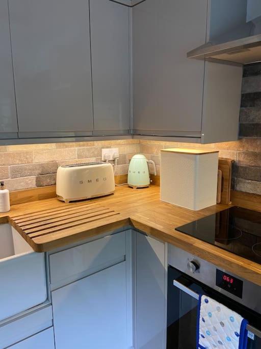 Award Winning Pet Friendly Paddock Cottage Whitby Exterior foto
