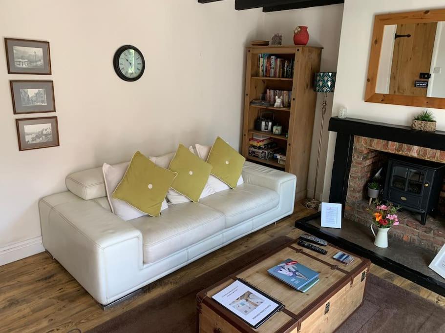 Award Winning Pet Friendly Paddock Cottage Whitby Exterior foto